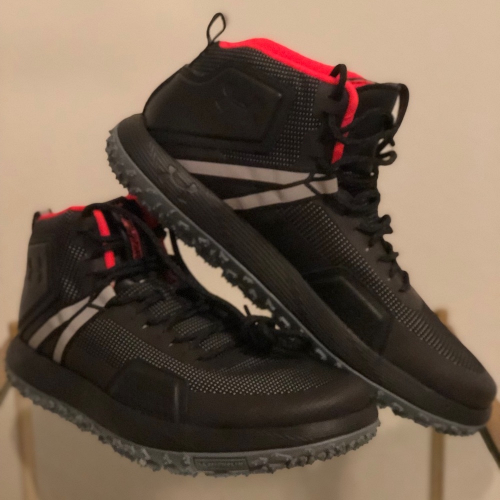 UNDER ARMOUR FAT TIRE MID BOOTS BLACK/GREY Sz 10.5